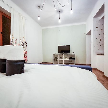 Home Central Apartment Brasov Bagian luar foto