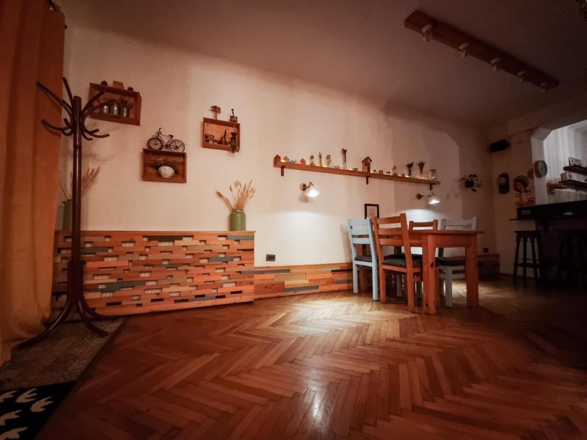 Home Central Apartment Brasov Bagian luar foto