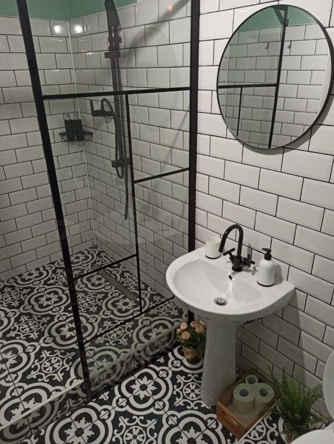 Home Central Apartment Brasov Bagian luar foto