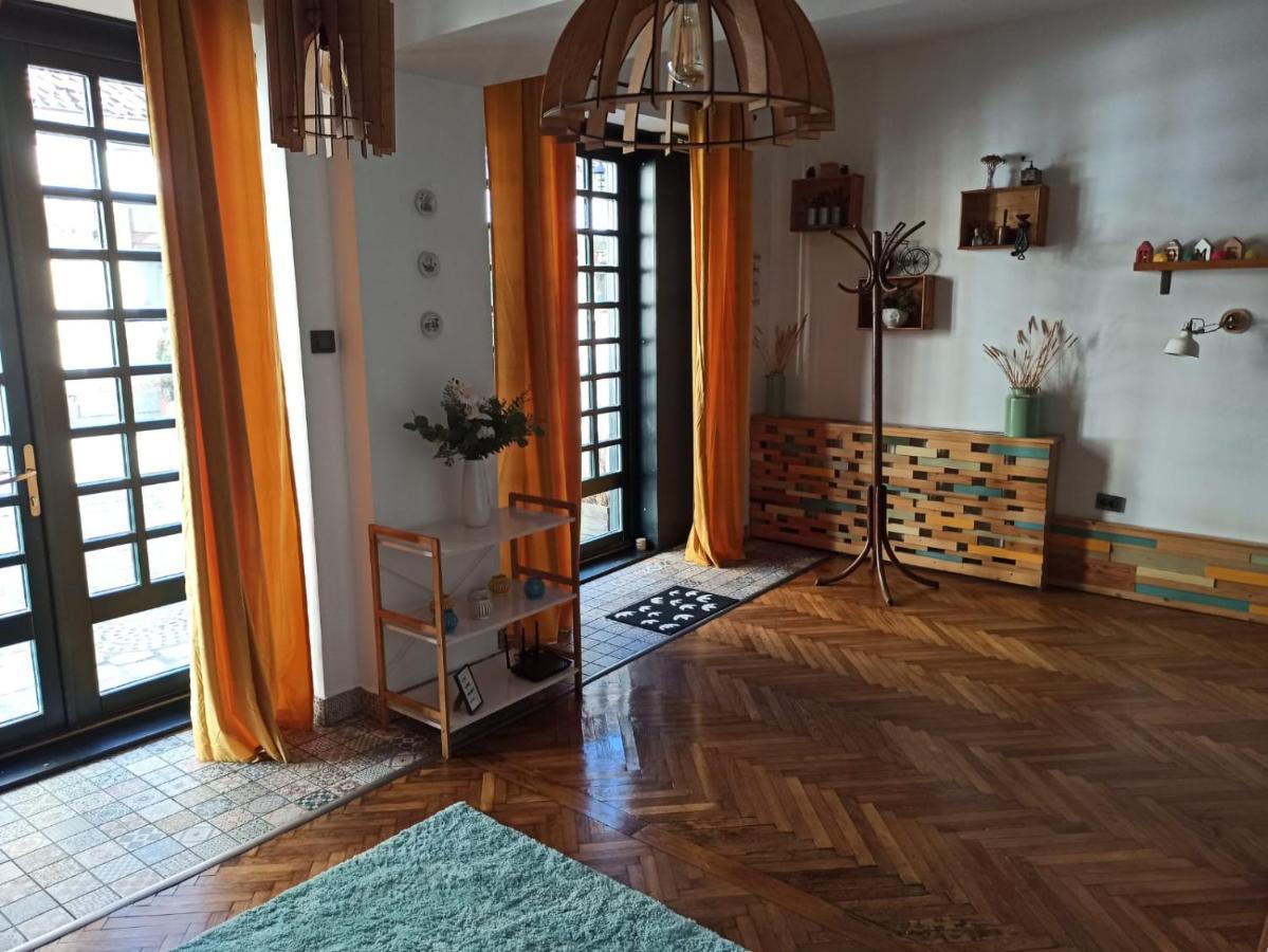 Home Central Apartment Brasov Bagian luar foto