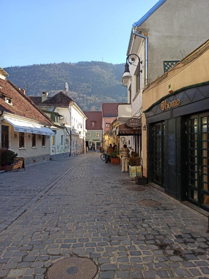 Home Central Apartment Brasov Bagian luar foto